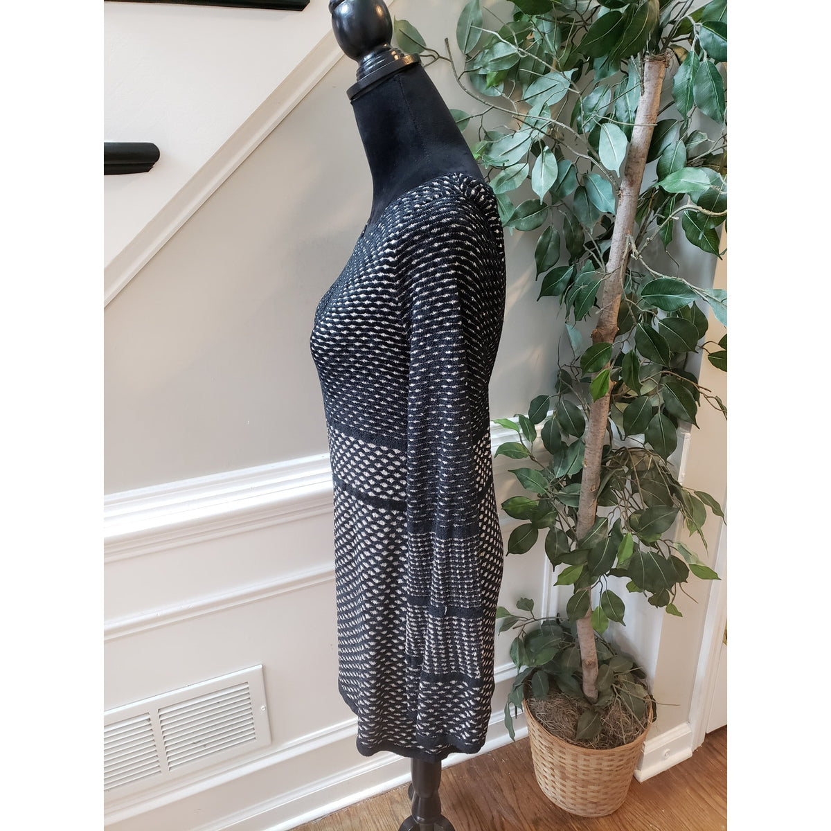 White House Black Market Shift Dress Women's Medium Black Round Neck Long Sleeve