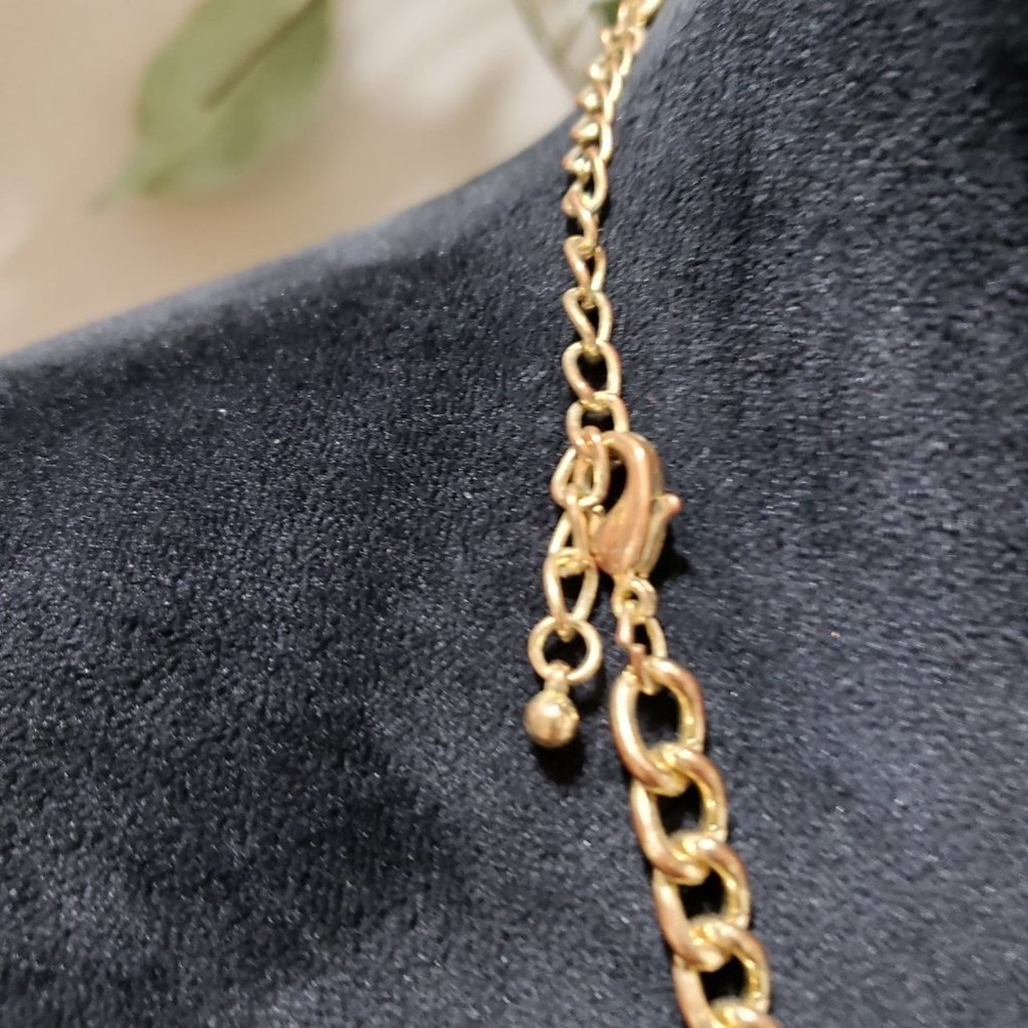 Womens Fashion Gold Tone Multi Faceted Beads Collar Necklace with Lobster Clasp