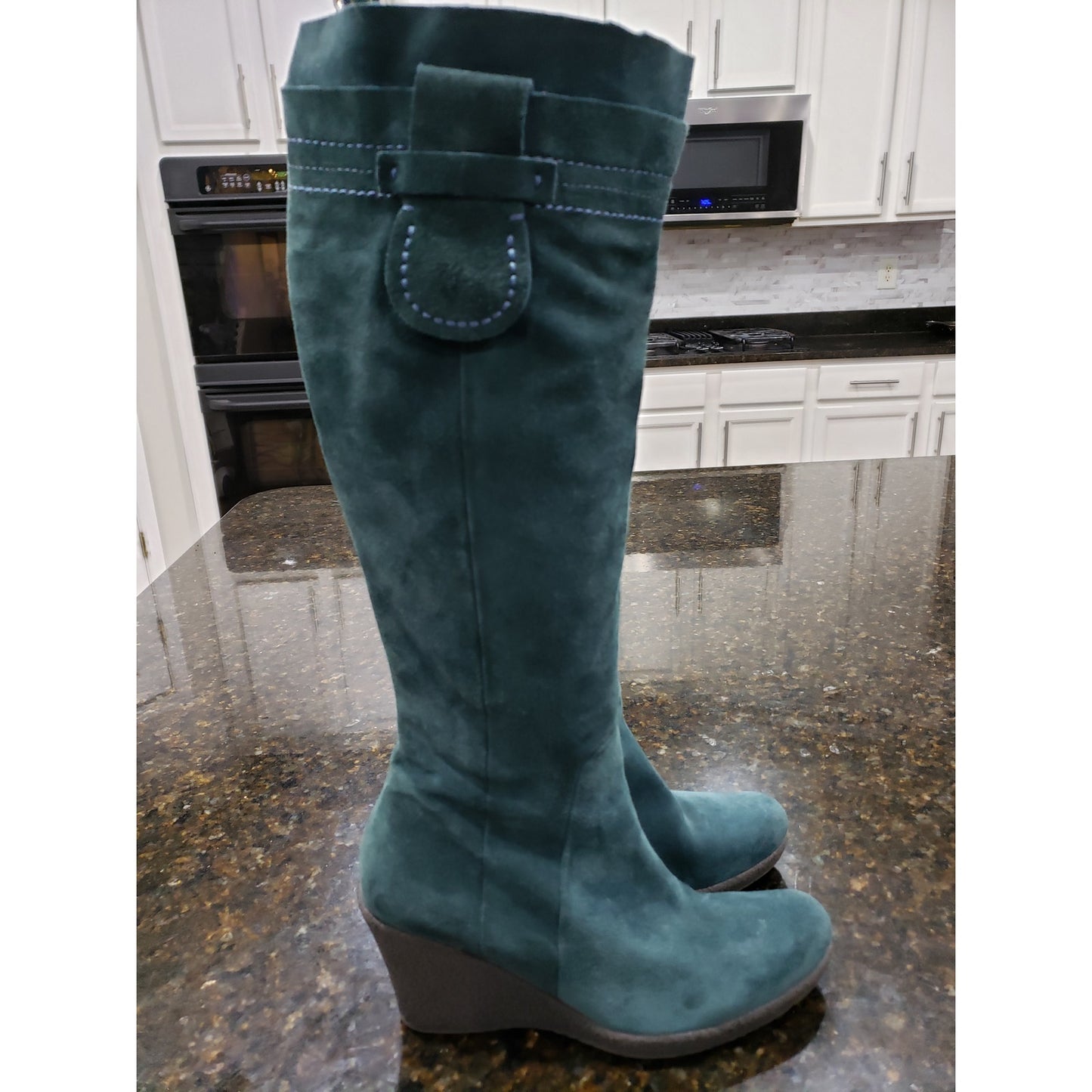 Charles David Boots Womens Size 38 Green Suede Leather Block Heel Pull On