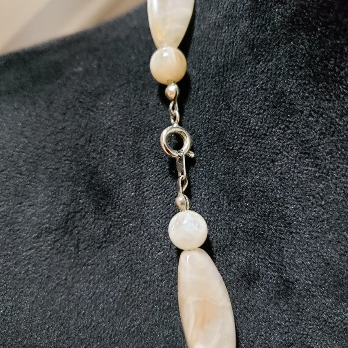 Women Fashion Natural Sea Snail Shape Shell Beads Collar Necklace w/ Spring Ring