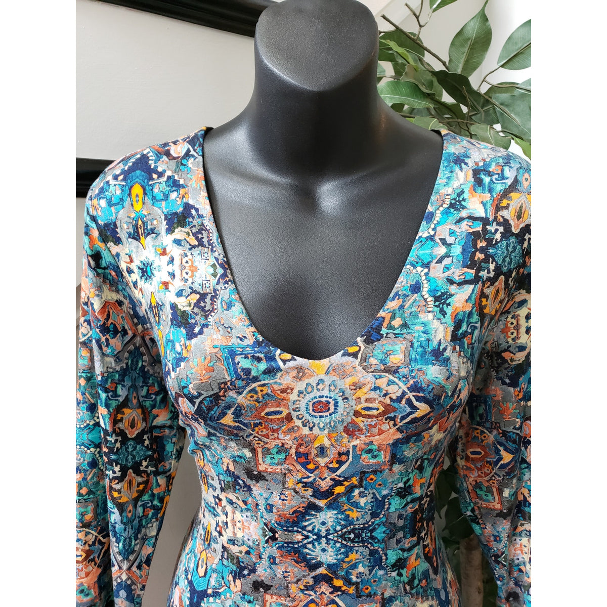 Karen Kane Knee Length Dress Womens Medium Multi Viscose Casual V Neck Back Zip