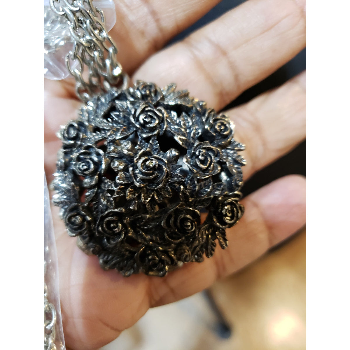 Womens Fashion Silver Tone Blue Rhinestone Substantial Roses Pendant Necklace