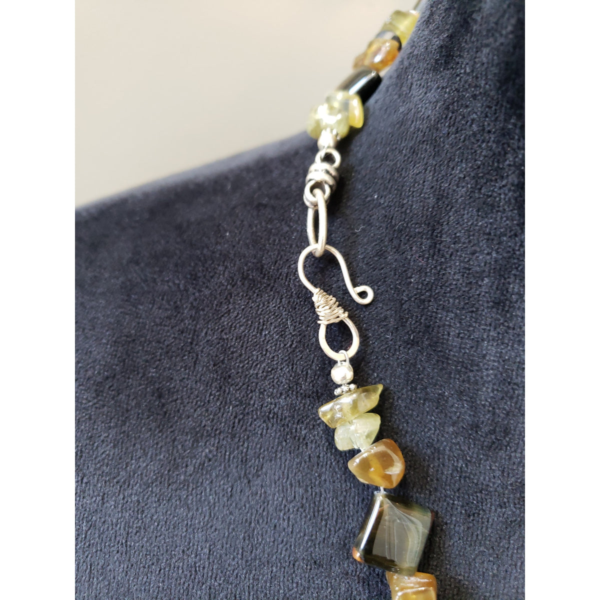 Boho Gemstone Chip Necklace Polished Teardrop Pendant Earth Tones Hook Clasp