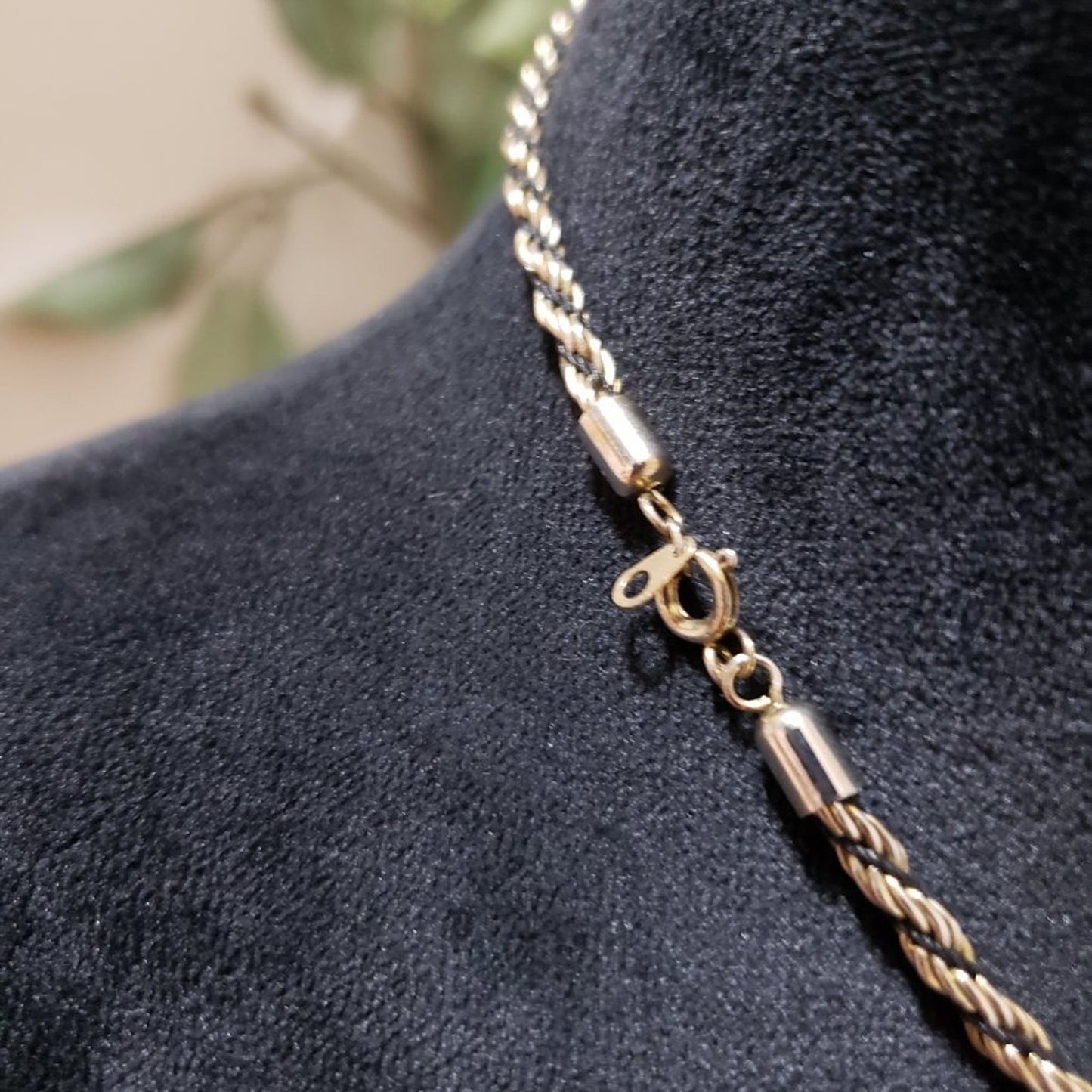 Womens Fashion Beautiful Enamel Charm Pendant Collar Necklace with Round Clasp