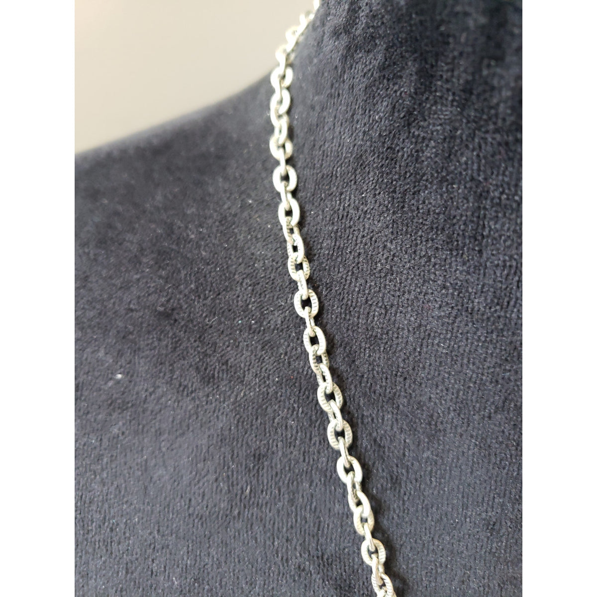 Vintage Silver Tone Floral Necklace Lace Design with Leaf & Flower Charms