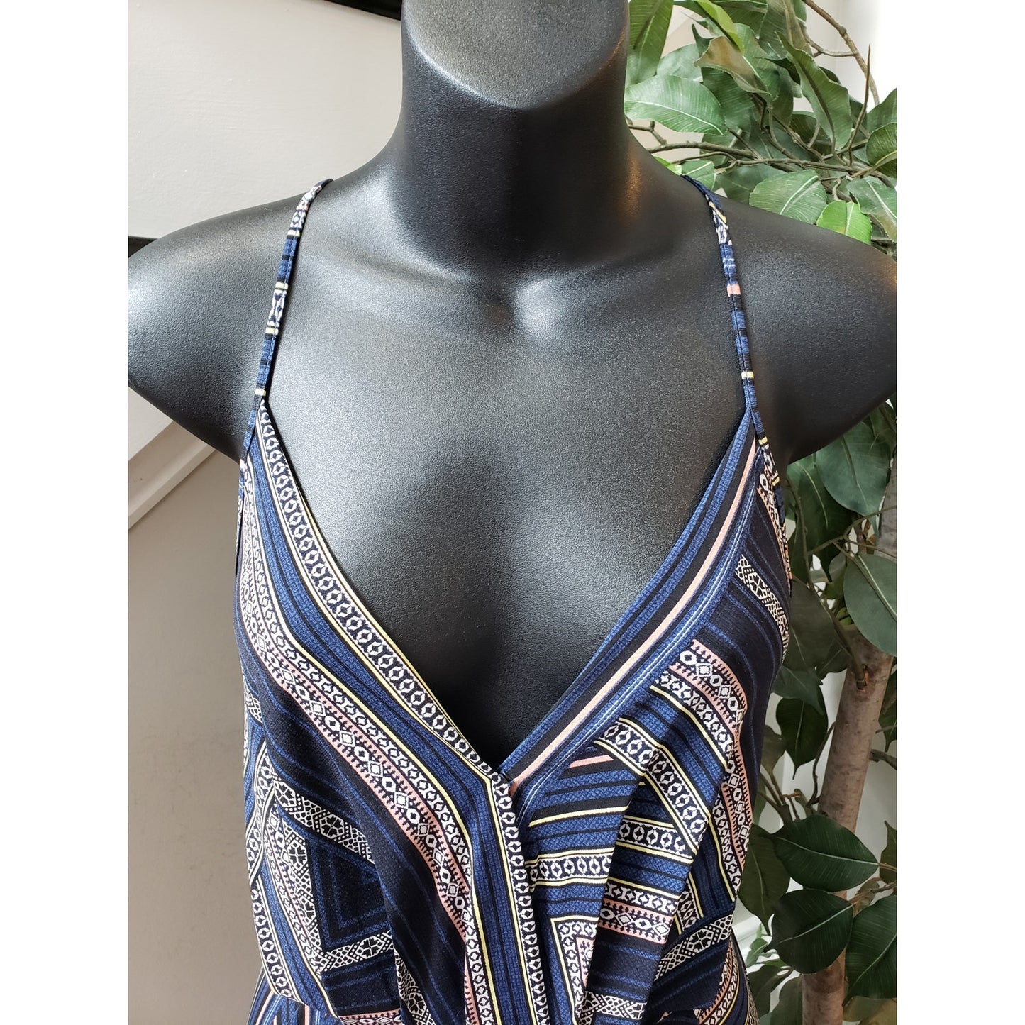 BCBGMAXAZRIA Long Maxi Dress Womens Small Multi Geo Print Pleated Drape Pocket