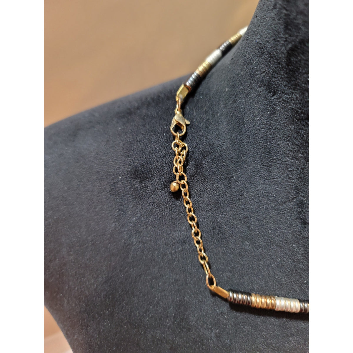 Women's Multi Tone Metal Fringe Necklace Lobster Claw Lock Elegant Design