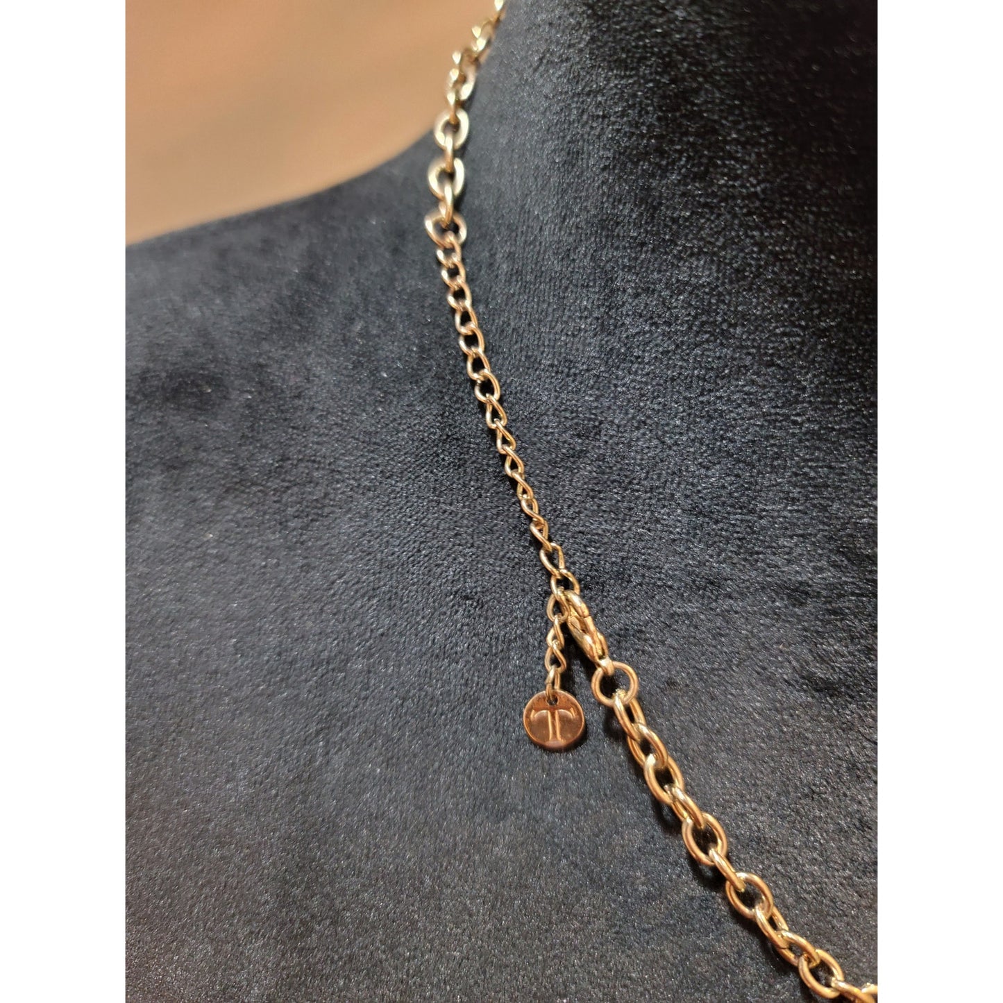 Women Gold Tone Chevron Statement Necklace With Adjustable Chain Elegant Jewelry