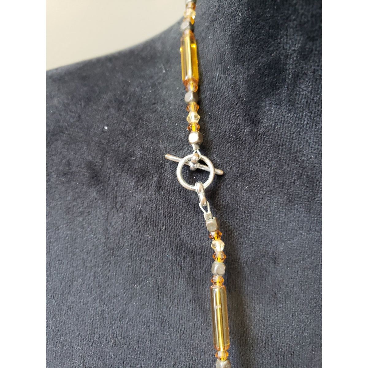 Women Vintage Amber Beaded Necklace with Large Link Chain and Toggle Clasp