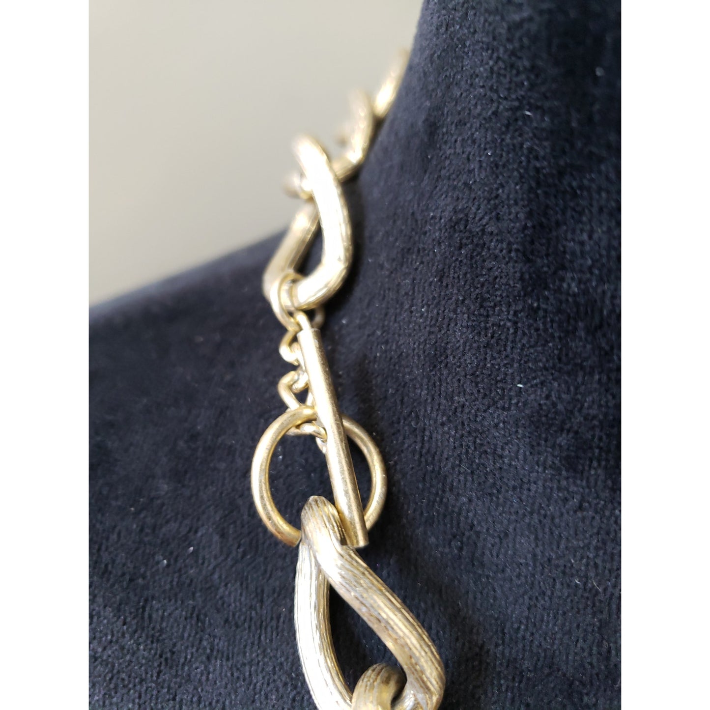 Womens Fashion Gold Tone Curb Link Chain Collar Necklace with Toggle Clasp