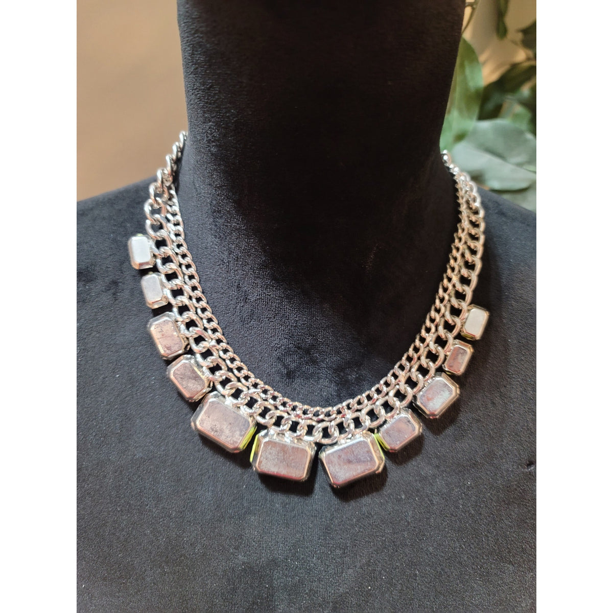 Women's Silver Chain Necklace With Yellow Gemstones And Lobster Clasps Lock