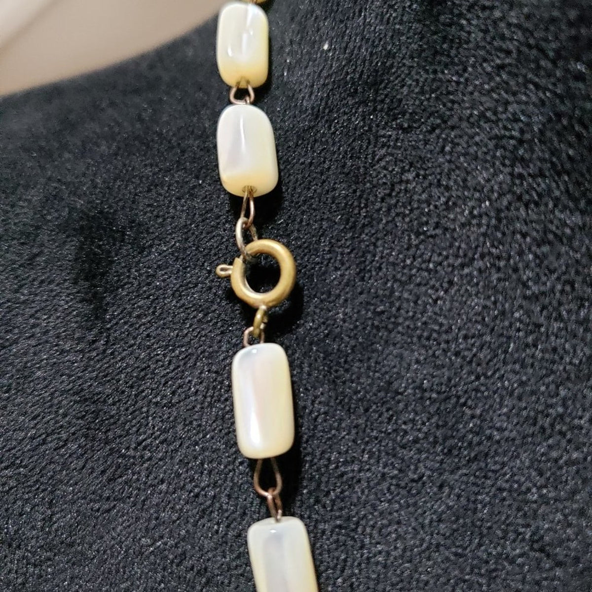 Womens Fashion Carved Mother of Pearl Floral Pendant Beaded Necklace w/ Toggle