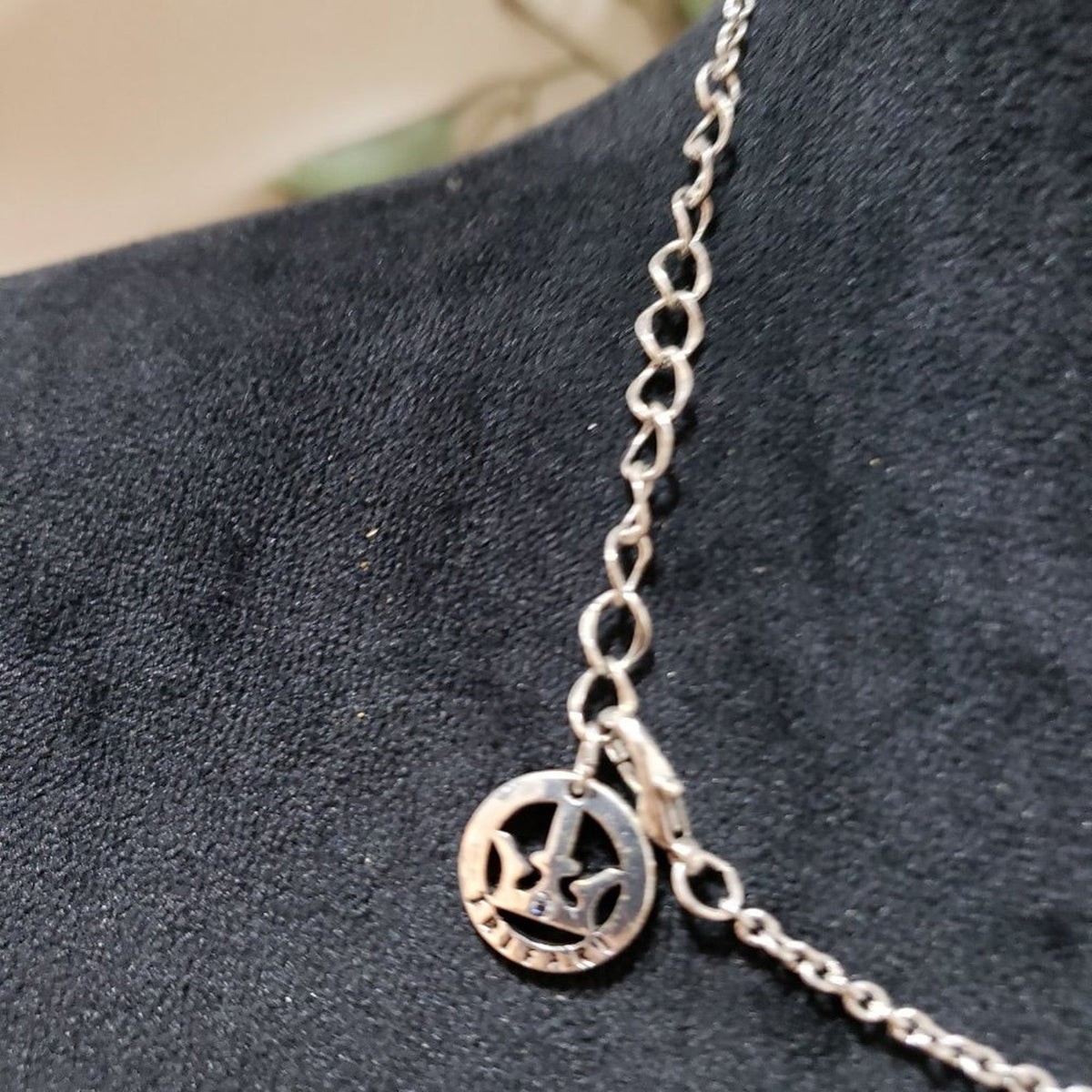 Womens Fashion Silver Coin Pendant Decorative Collar Necklace with Lobster Clasp