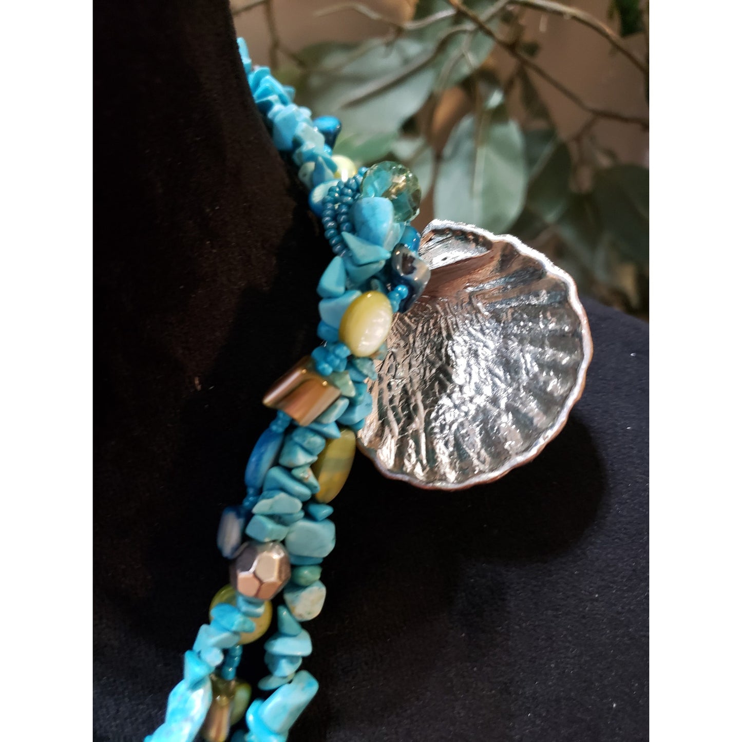 Womens 3 Strand Chunky Turquoise Fluorite Beads Metal Shell Pendant Necklace