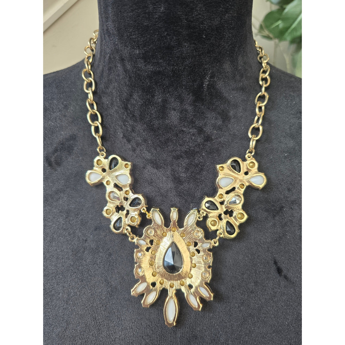 Black White Crystal Pendant Statement Necklace