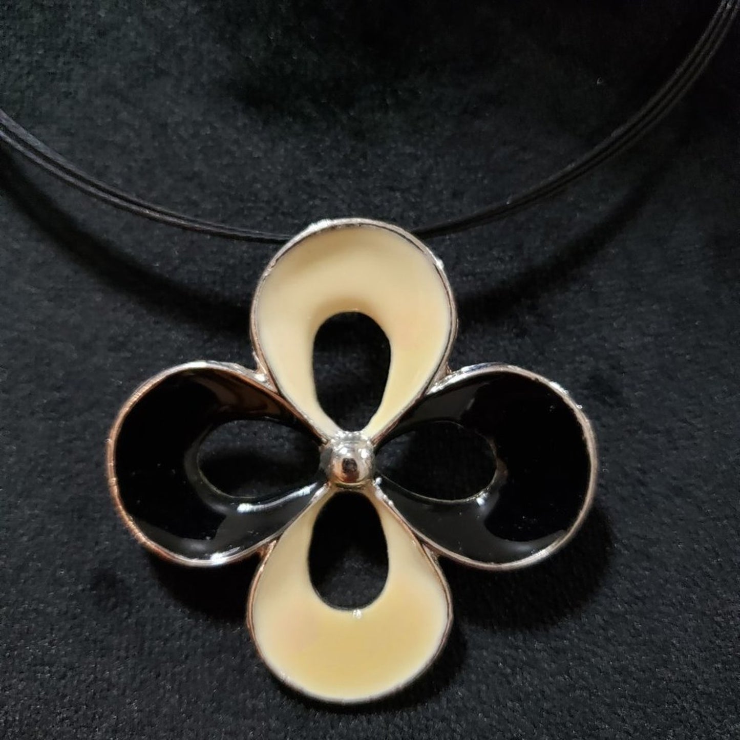 Womens Fashion Cream Enamel Flower Pendant Collar Necklace with Lobster Clasp