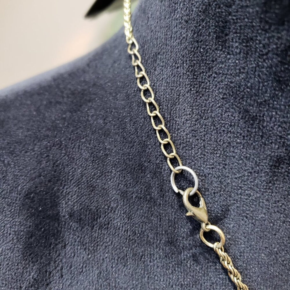 Women Gold Tone Hammered Metal Collar Choker Necklace Jewelry with Lobster Clasp