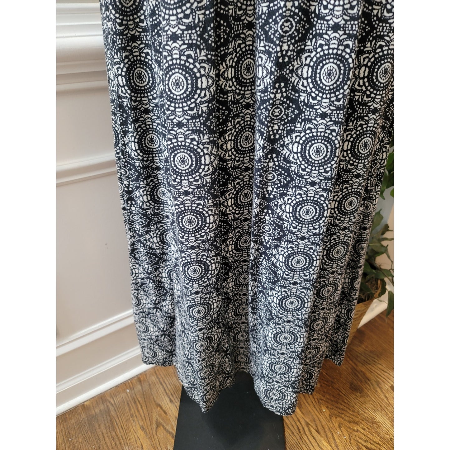 Xhilaration Maxi Dress Women S Black White Boho Sleeveless Smocked Rayon