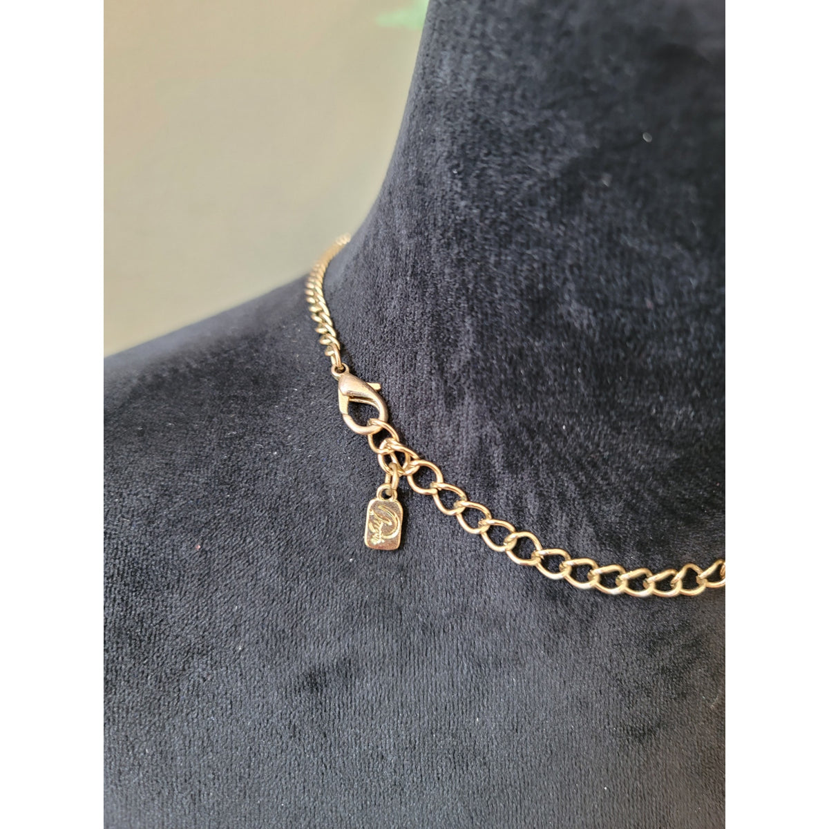 Women's Aqua Teardrops Statement Necklace With Gold Chain And Lobster Clasps