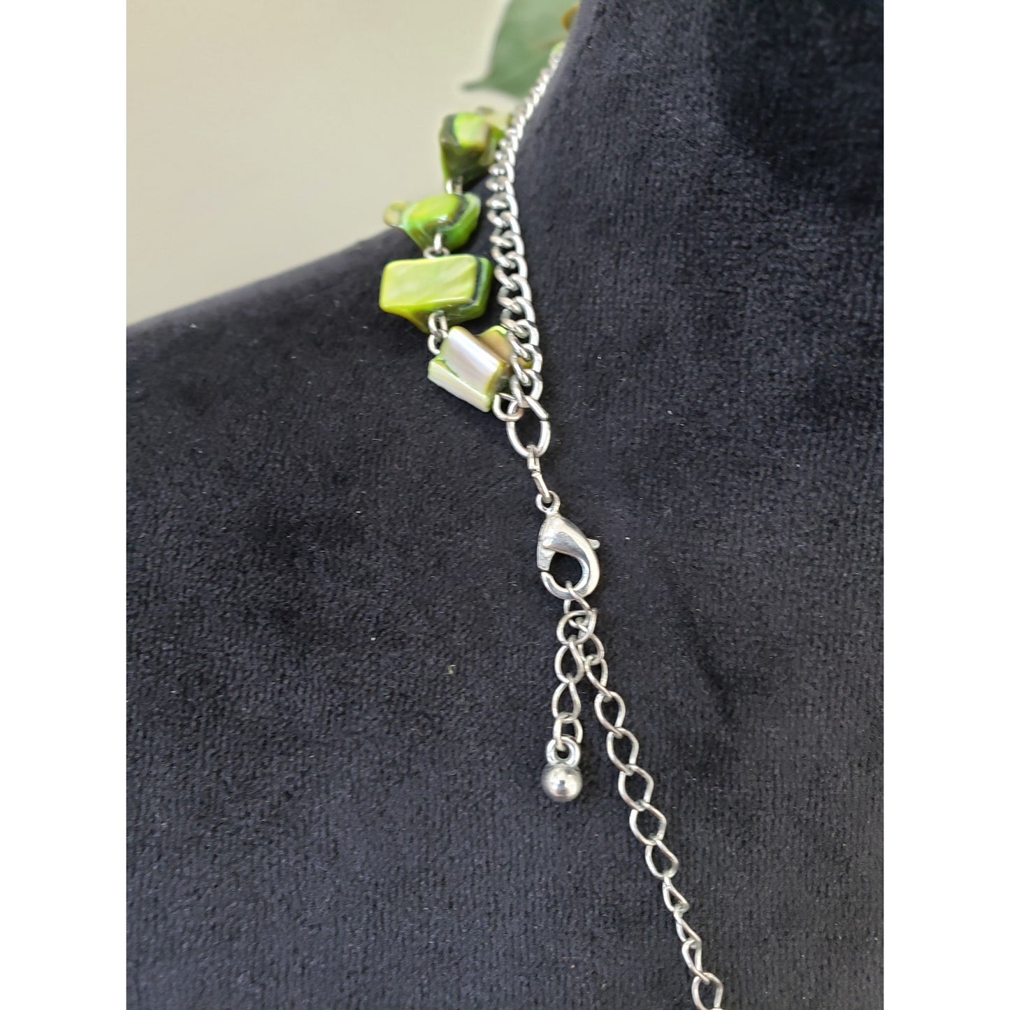 Womens Silver Tone 2 Strand Green Glass, Mother Of Pearl & Chip Beads Necklace