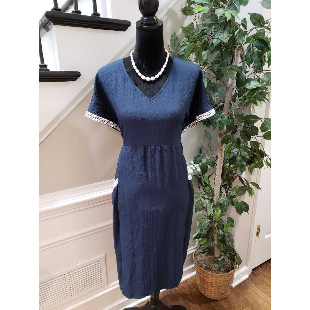 Emery Rose Women's Blue Solid Polyester V-Neck Short Sleeve Knee Length Dress L