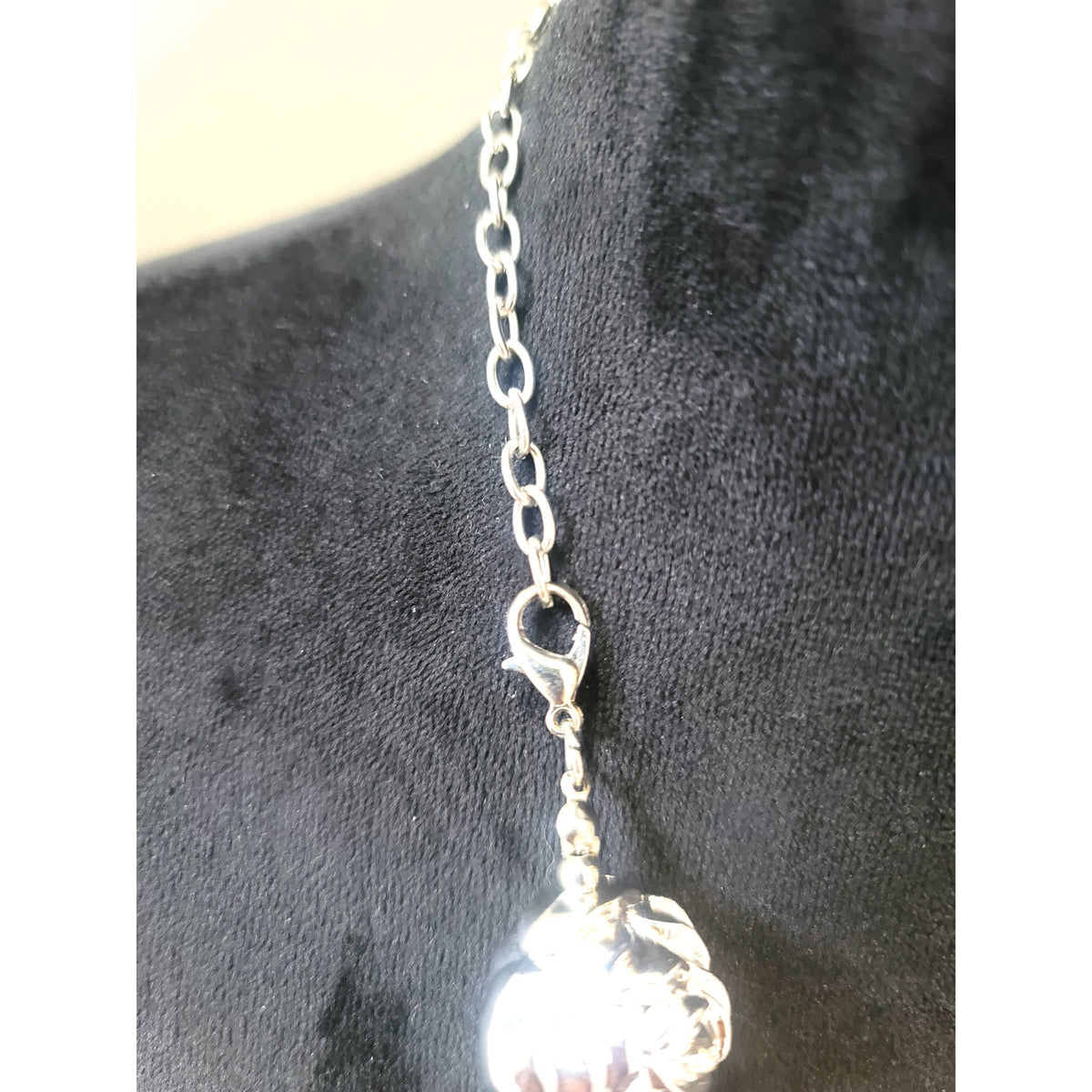 Women's Silver Tone Beaded Necklace Textured Balls Bow Accent Lobster Clasp