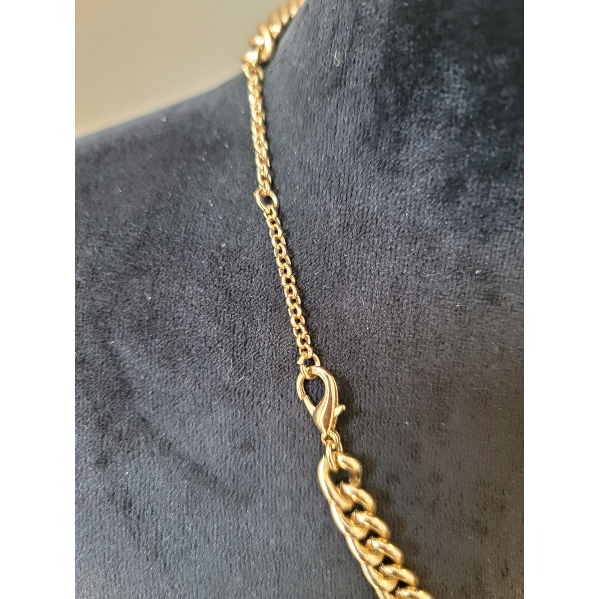 Women's Green Resin Statement Necklace With Gold Chain And Lobster Clasp Lock