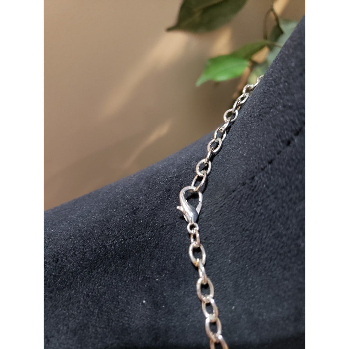 Womens Fashion Silver Tone White Acrylic Bubble Chunky Teardrop Linked Necklace