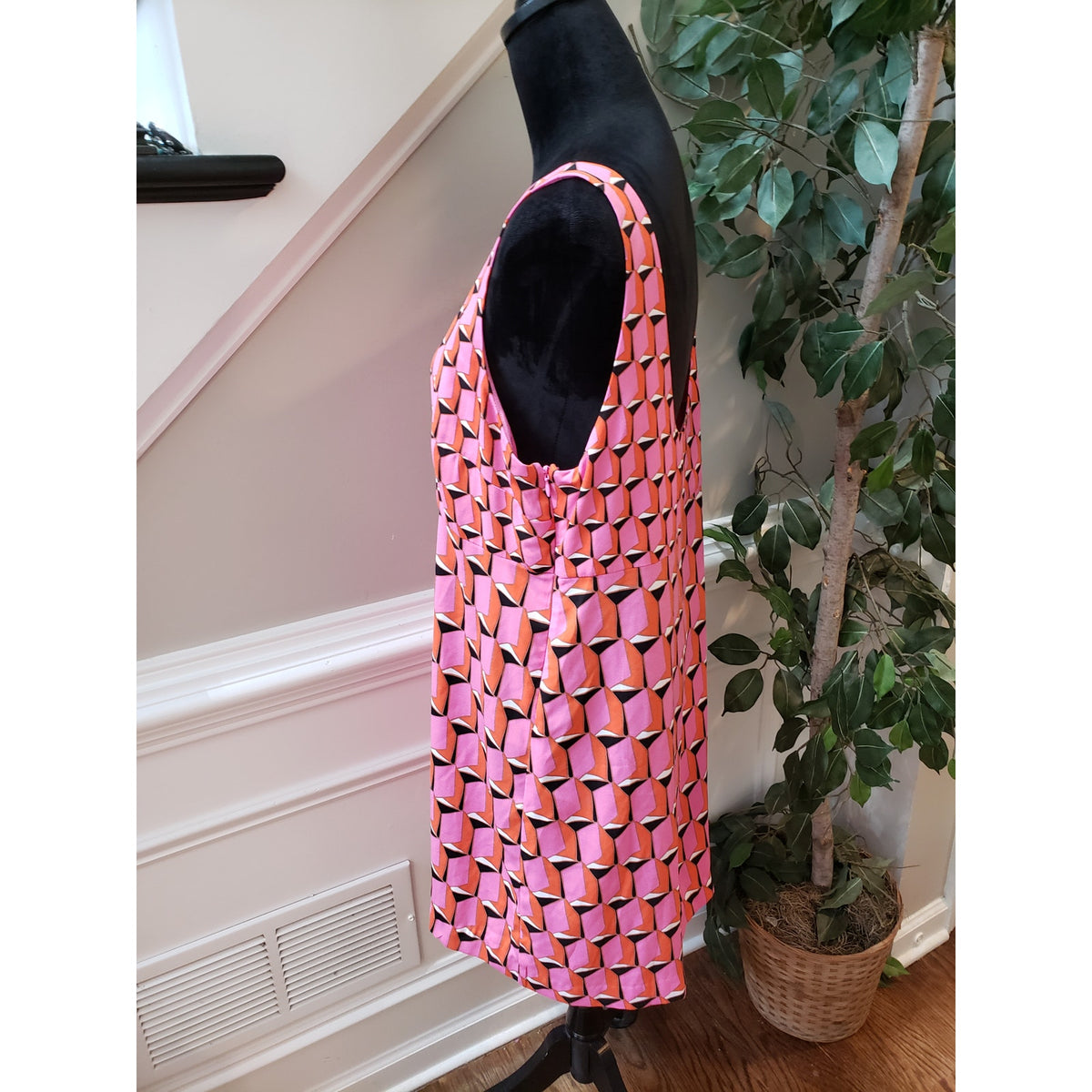 Diane Von Furstenberg Knee Length Dress Women's XL Pink Sleeveless Square Neck