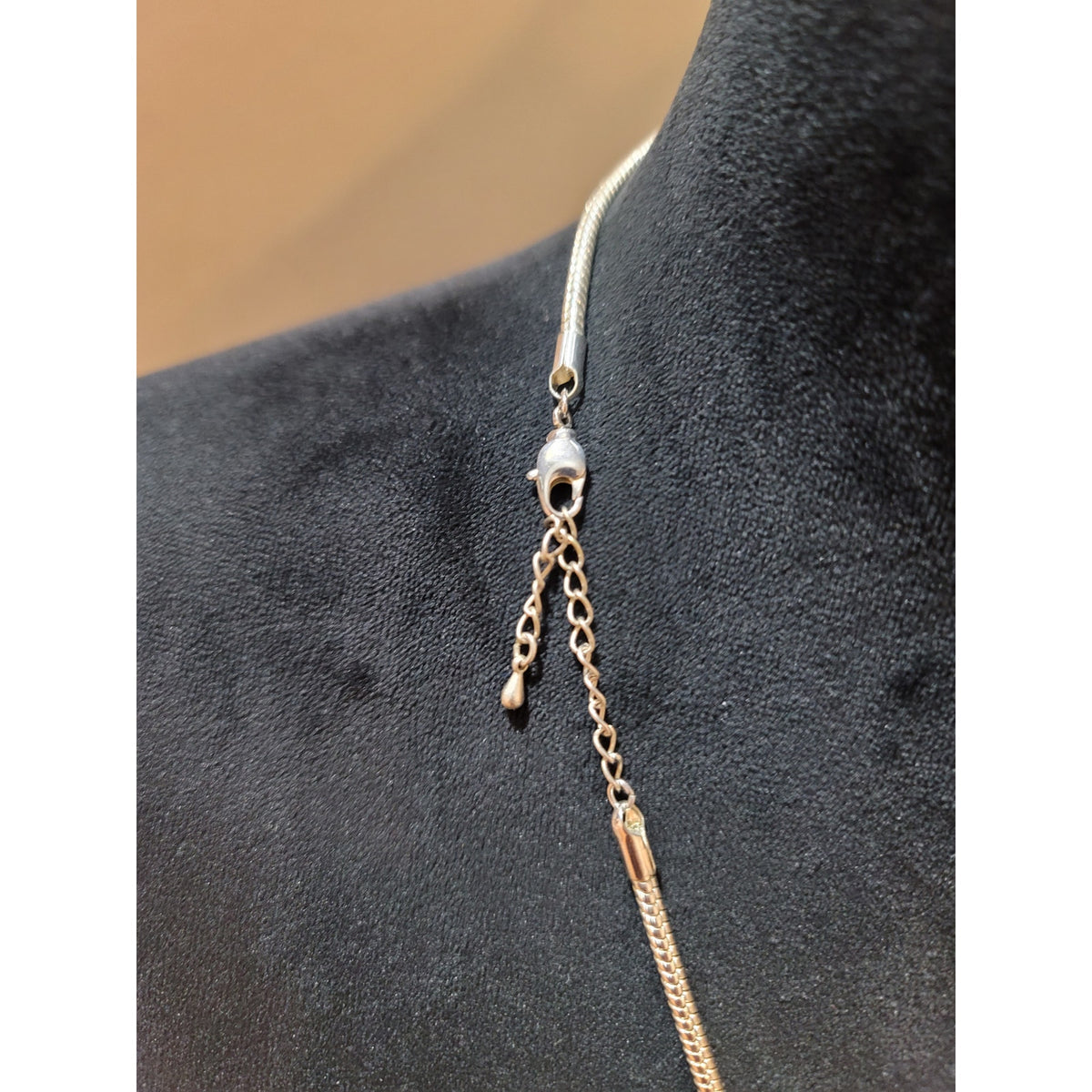 Women’s Silver Snake Chain Pendant Necklace With Lobster Clasp Amber Square Mode