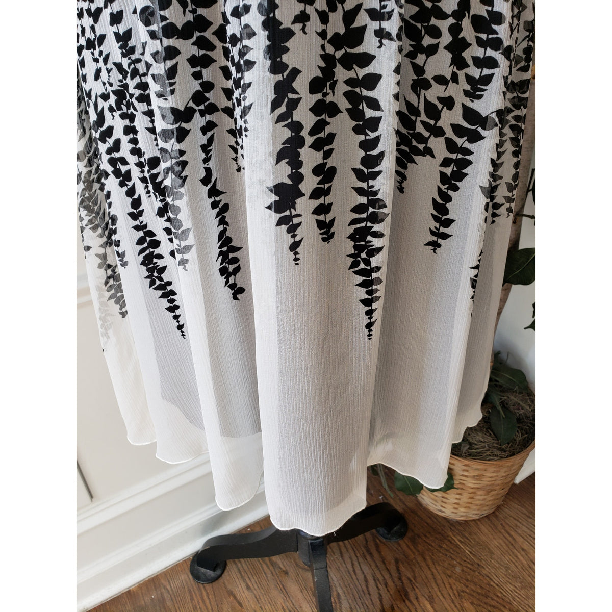 Express Sheath Dress Womens Medium White & Black Floral Silk Empire Waist Halter