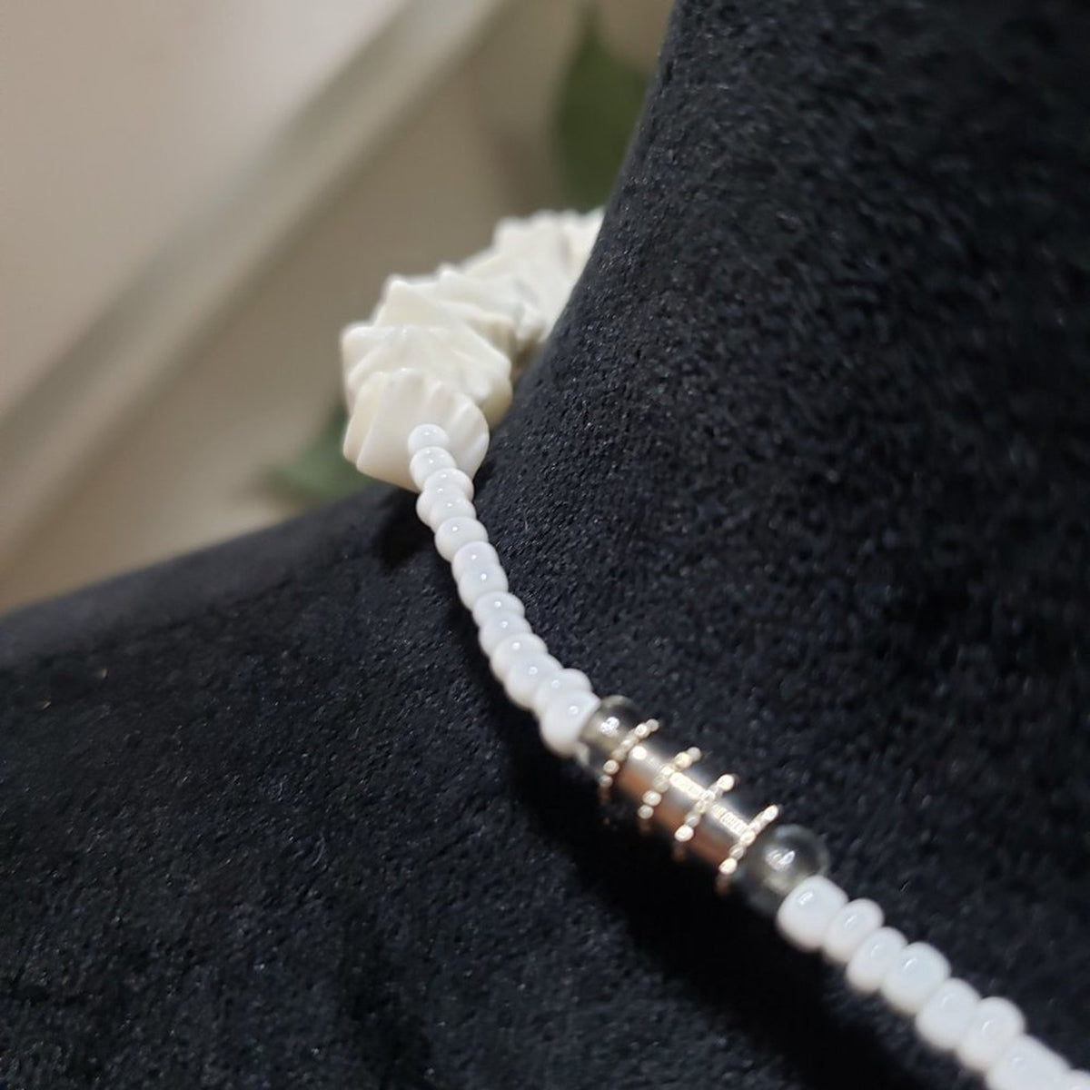 Vintage White Seashell Surfer Strand Chunk Chips Choker Barrel Close Necklace