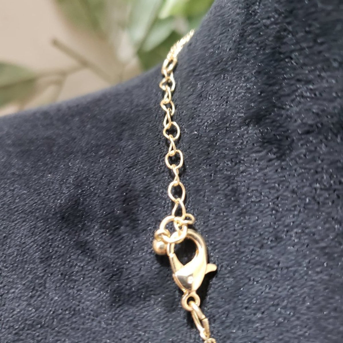 Women Vintage Gold Tone Bohemian Delicate Filigree Leaf Motif Statement Necklace