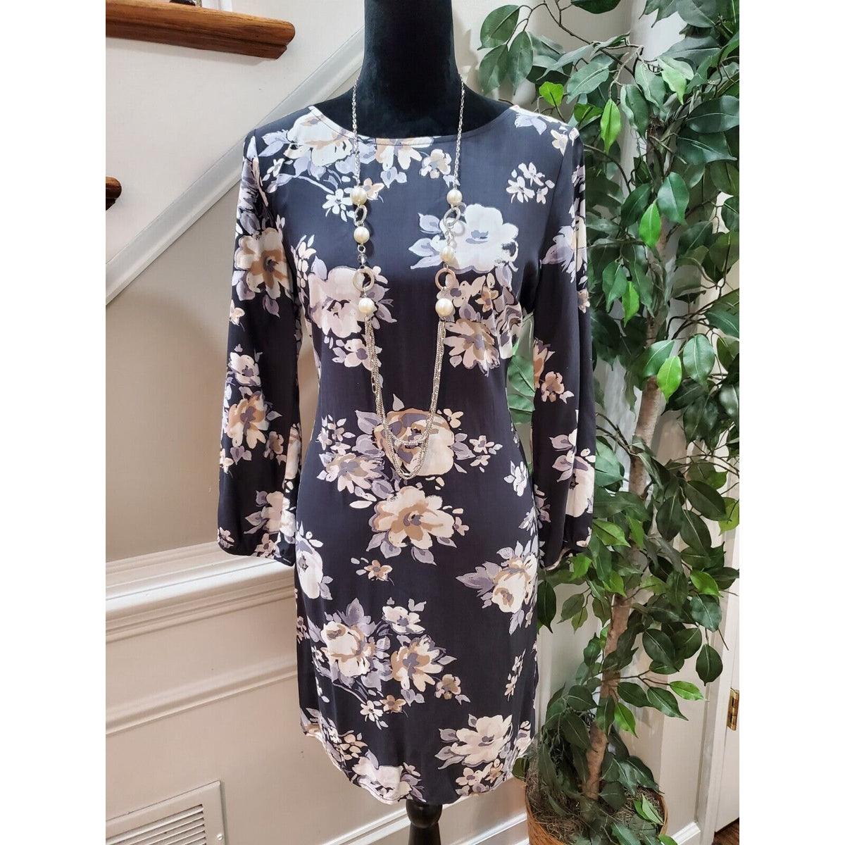 Old Navy Women's Black Floral Rayon Round Neck Long Sleeve Knee Length Dress M