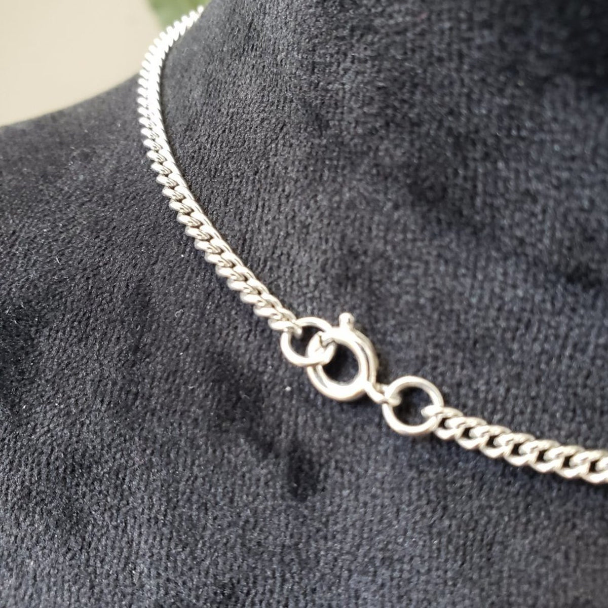 Womens Fashions Silver Trim Triangle Conch Shell Pendant Necklace Lobster Clasp