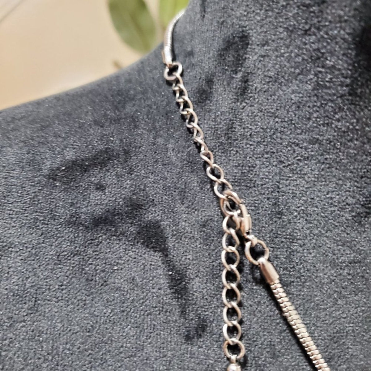 Chico’s Womens Silver Tone Rhinestone Loen Oval Necklace