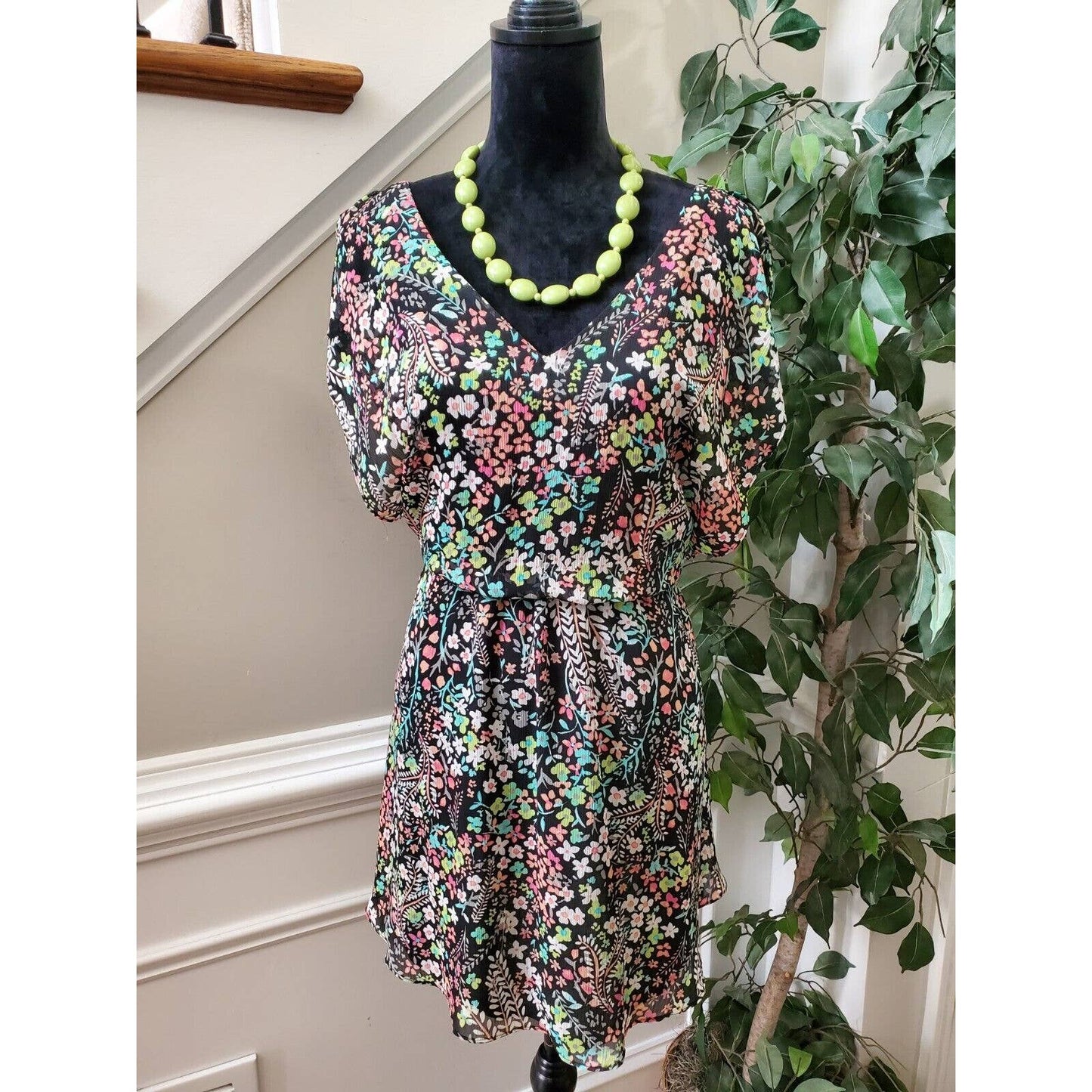 Candie's Women Black Floral Polyester V-Neck Short Sleeve Knee Length Dress L