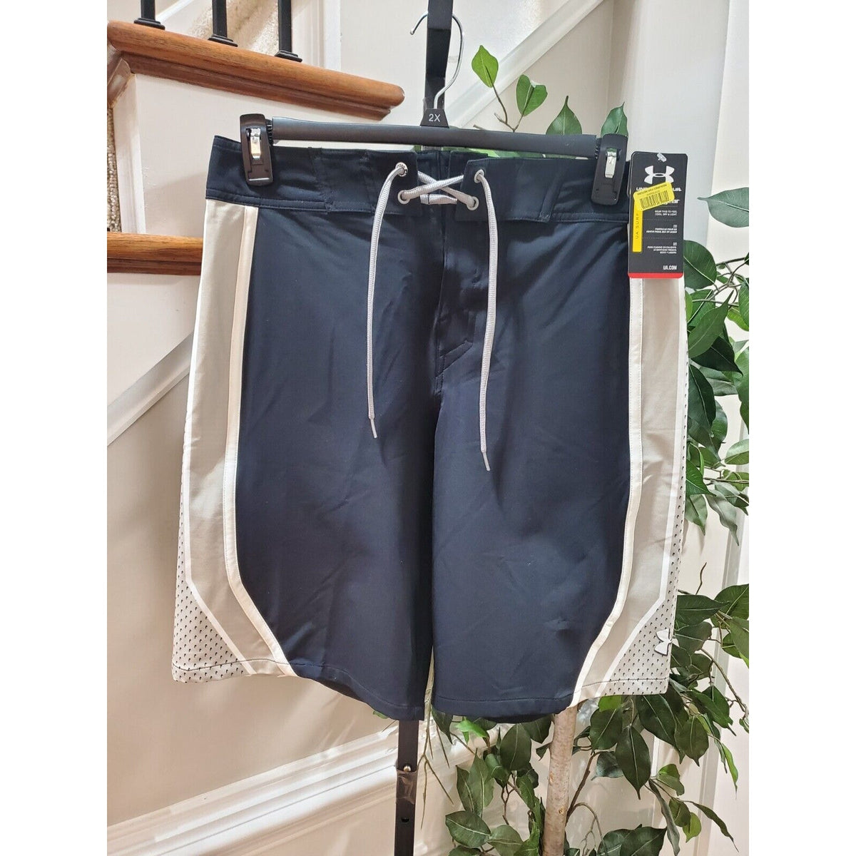 Under Armour Heat Gear Men's Black Polyester Logo Print Swimwear Shorts Size 32