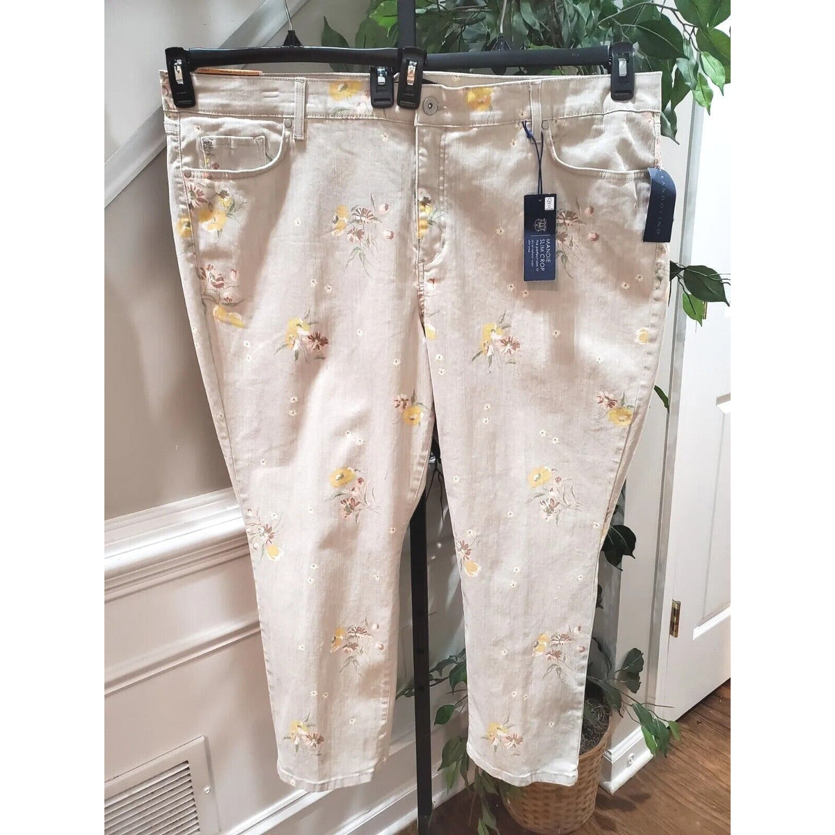 Bandoline Women's Beige Floral Cotton Straight Leg Flat Front Pants Size 24W