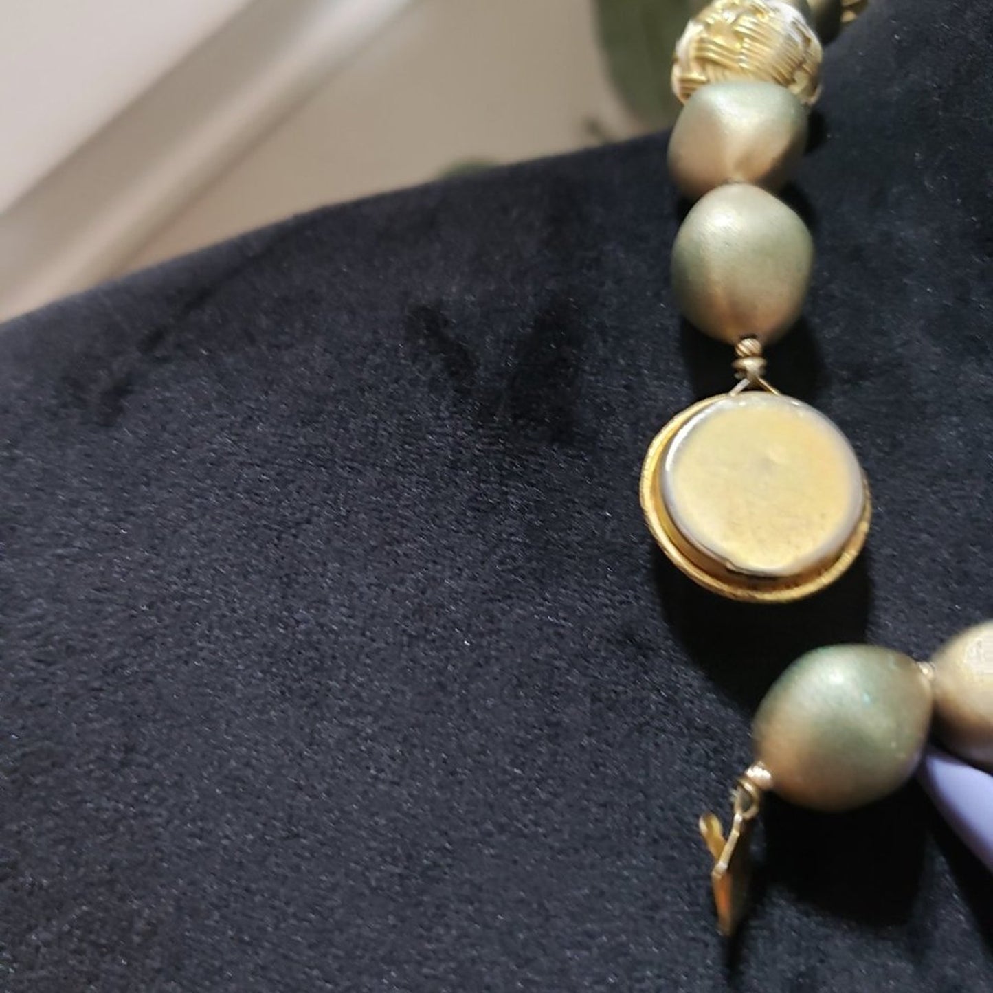 Women's Gold Tone Round Pearl Beaded Fashion Pendant Necklace