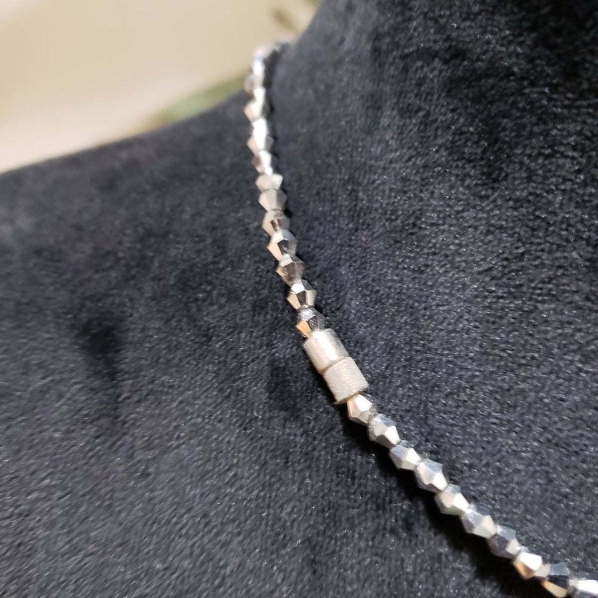 Womens Modern Fashion Chunky Charm Silver Tone Beaded Elegant Collar Necklace