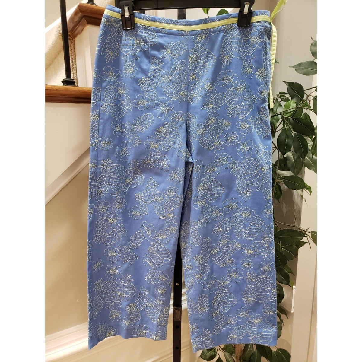 Talbots Embroidered Pineapple Flower Blue & Yellow Stretch Capri Pants Size 4