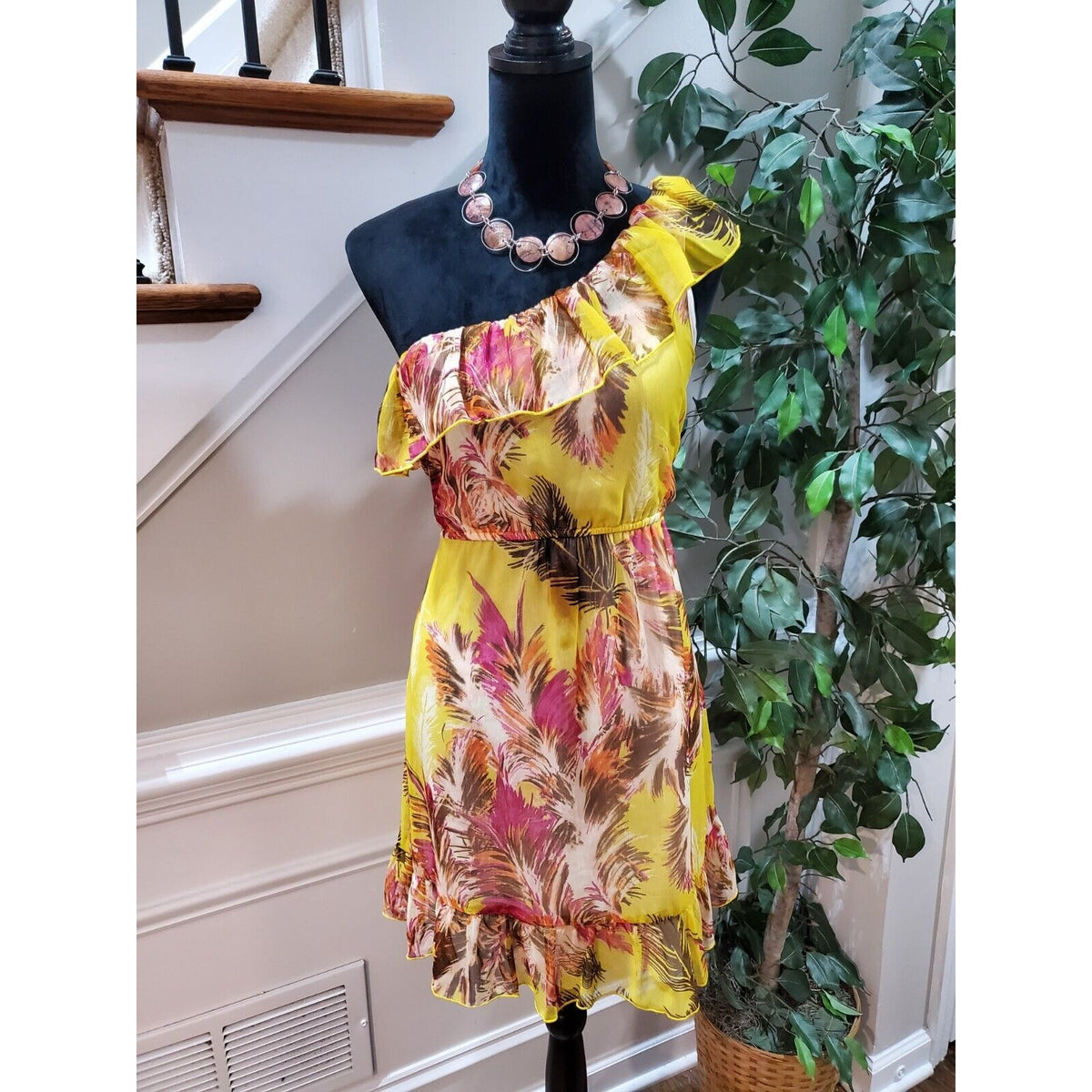 Charlotte Russe Women Yellow Polyester One Shoulder Off Knee Length Dress Size M