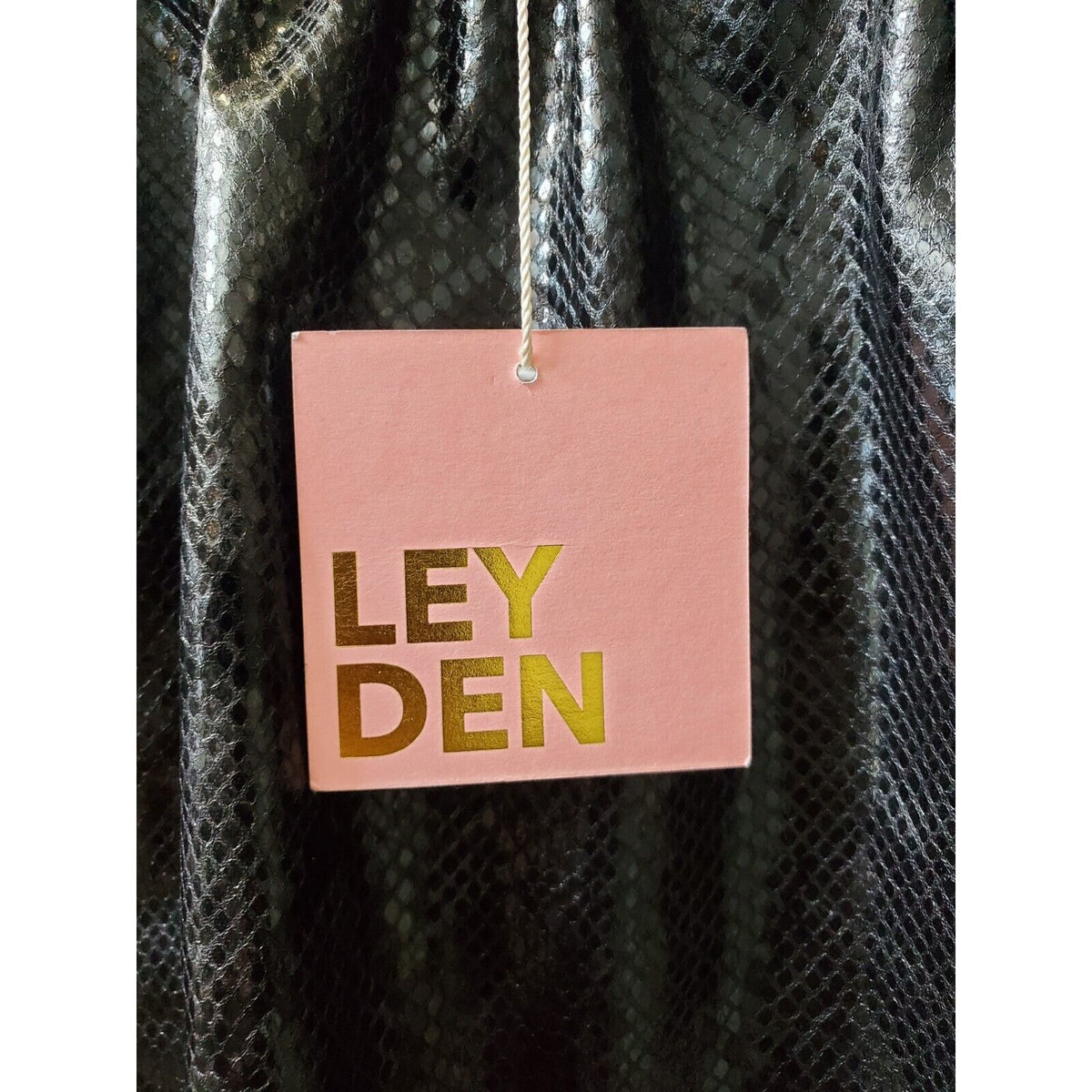 Ley Den Women’s Black Snake Faux Leather Straight Casual Mini Skirt Size Large