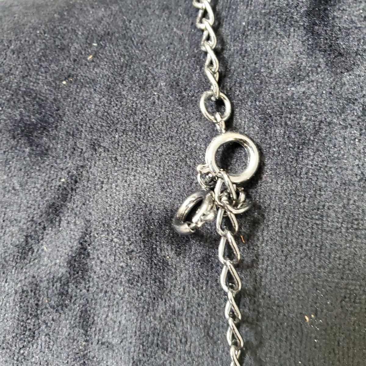 Womens Silver Tone Heart Shaped Chain with Lobster Clasp Jewelry Necklace
