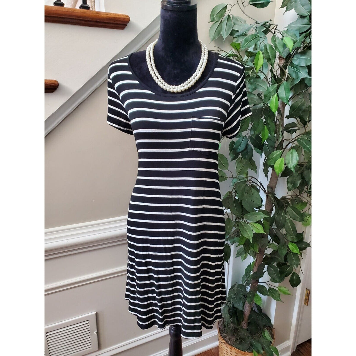 Mossimo Supply Co. Women Black & White Round Neck Knee Length Dress Size M