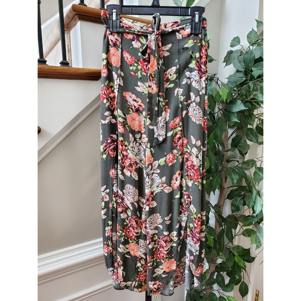 Xhilaration Women's Gray Floral 100% Rayon Comfort Waist Pull On Trouser Pant S