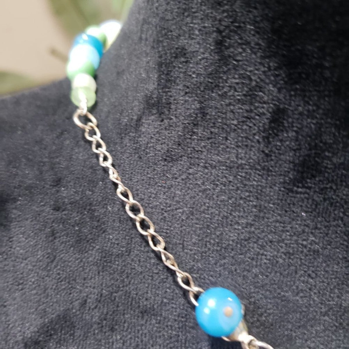 Women's Blue & Green Oval Beaded Pearl Chunky Fashion Jewelry Necklace