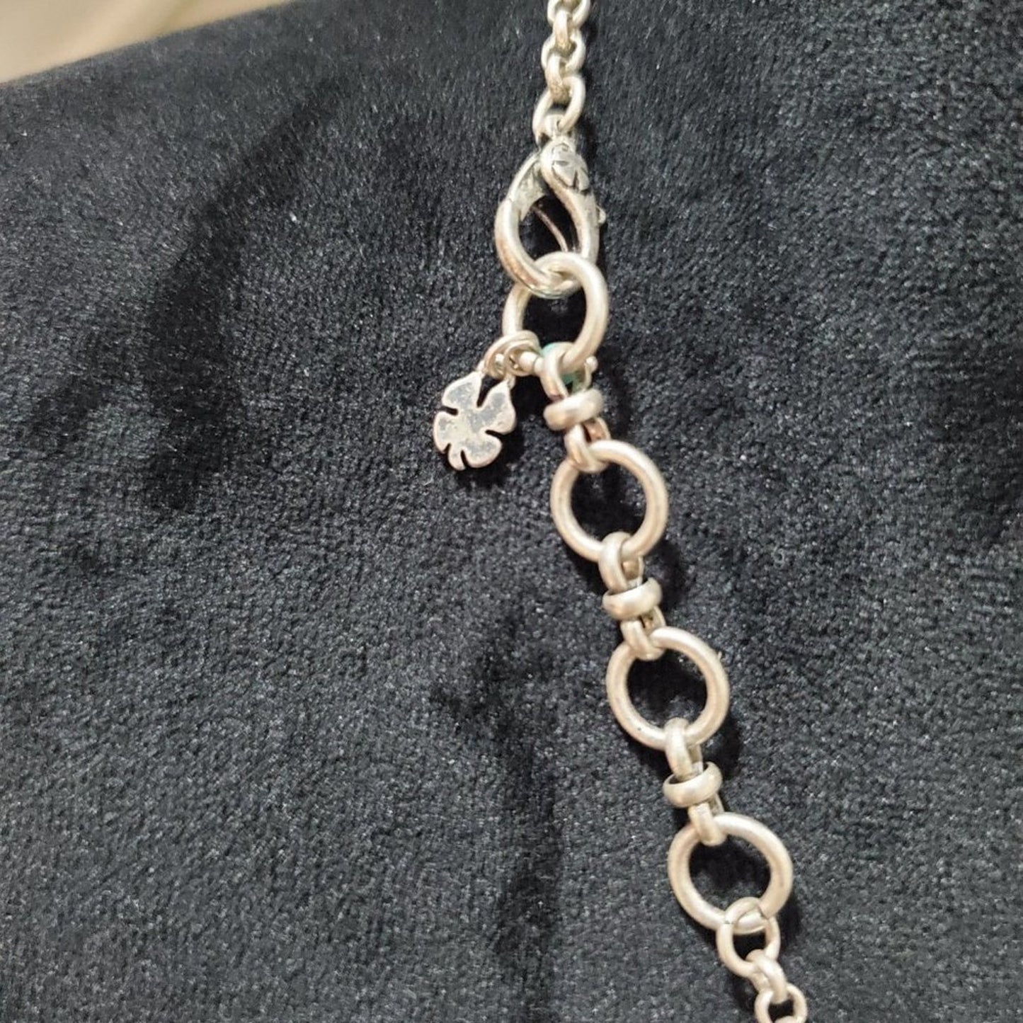 Lucky Brand Antique Silver Tone Green Stone Four Leaf Clover Cluster Necklace