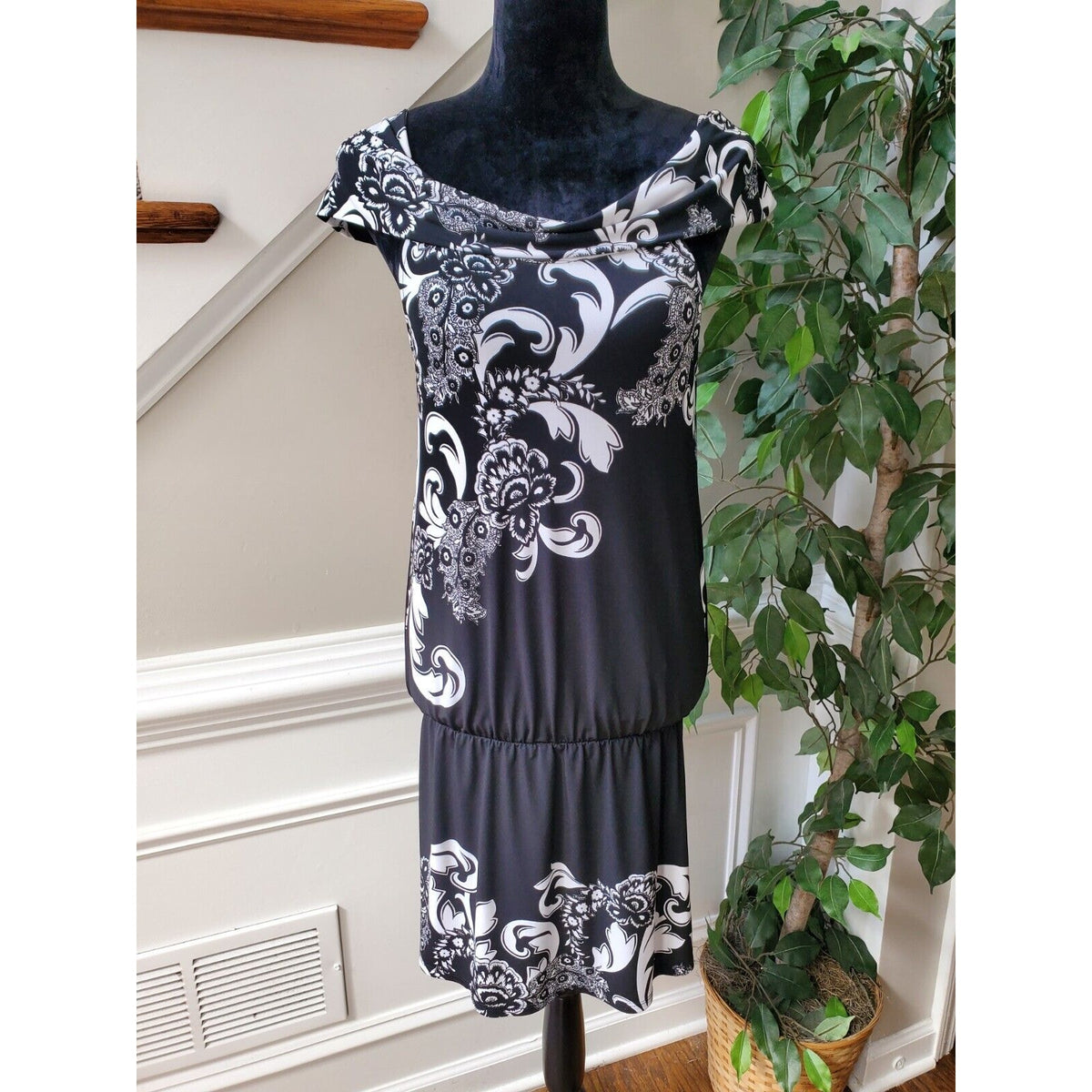White House Black Market Women's Floral Cowl Neck Sleeveless Knee Length Dress S